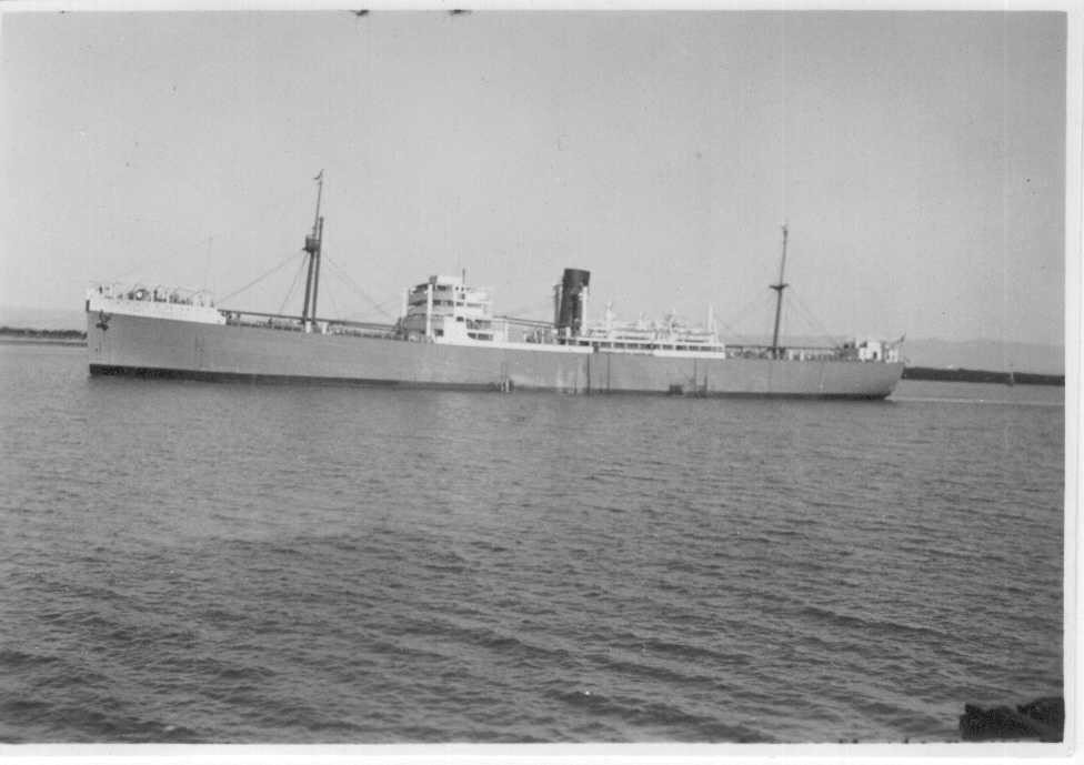 Refrigerated Cargo vessel "Port Fremantle", built in 1927 by Workman, Clark & Co Ltd - Belfast.  Owned by Commonwealth and Dominion Line Ltd.
Tonnage:  8072 gross, 4960 net
Official Number:  149807
Dimensions:  length 477'4", breadth 63'4", draught 31'