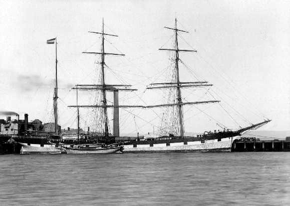 Barque "Marco Polo", built in 1892 at Grangemouth by Grangemouth Dockyard Co.
Tonnage:  1646 gross
Dimensions:  length 248', breadth 38', draught 28'