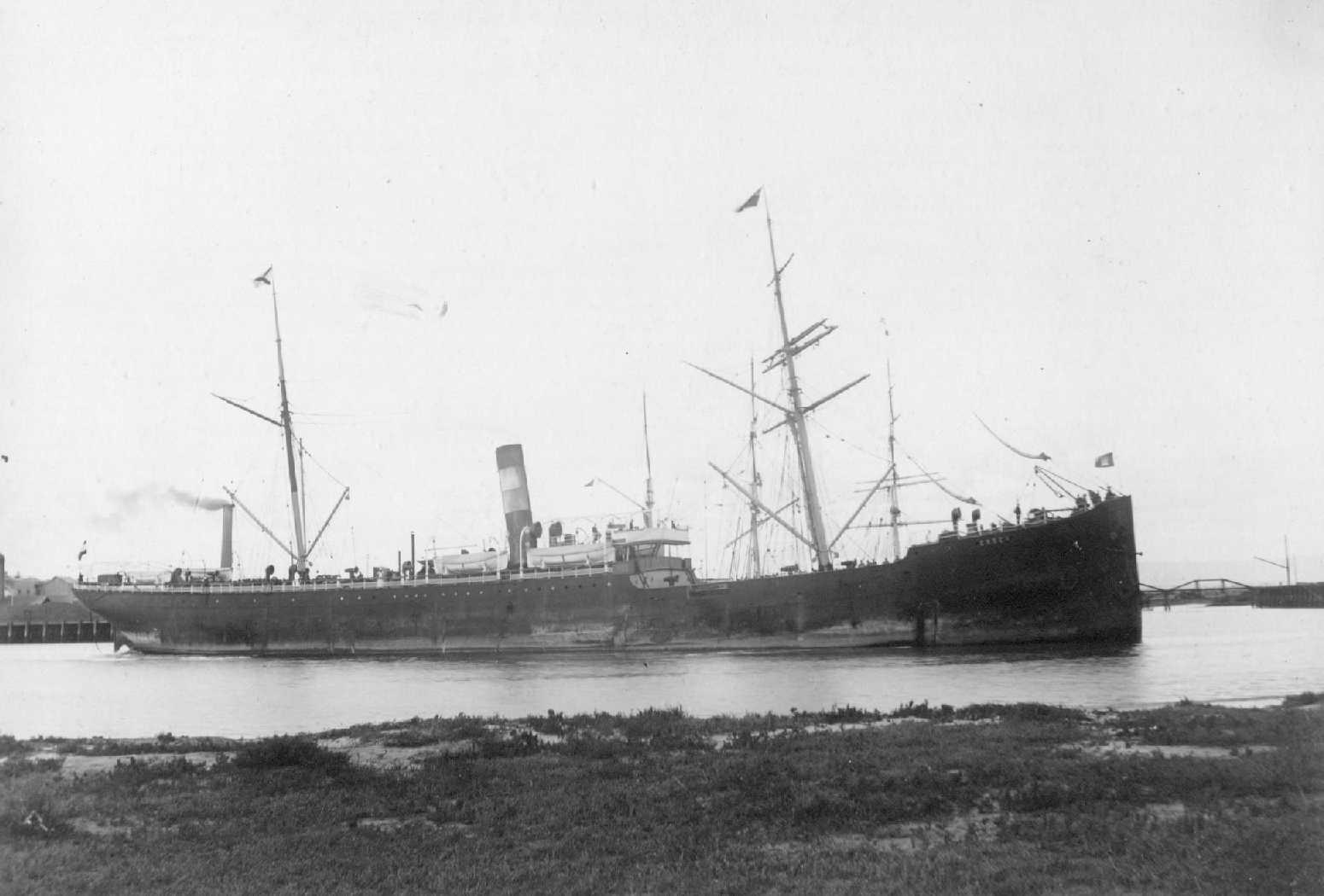 Freighter "Essen", built in 1889 at Flensburg by Schiffs Gesel.

Tonnage:  2985 gross
Dimensions:  length 319', breadth 39', draught 24'
Port Of Registry:  Hamburg
Flag:  German