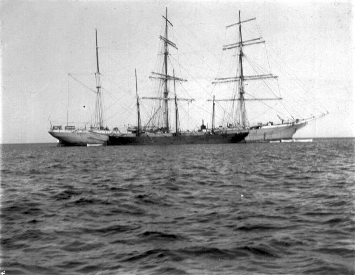 Steel Barque "General de Sonis", built in 1901  in Nantes by Chnt, Nantais De Const. Mar.  Owned by Soc. Nouvelle D'Armement.

Tonnage:  2190 gross, 1943 net
Dimensions:  length 277'5", breadth 40'4", draught 22'7"
Port Of Registry:  Nantes
Flag:  Fr