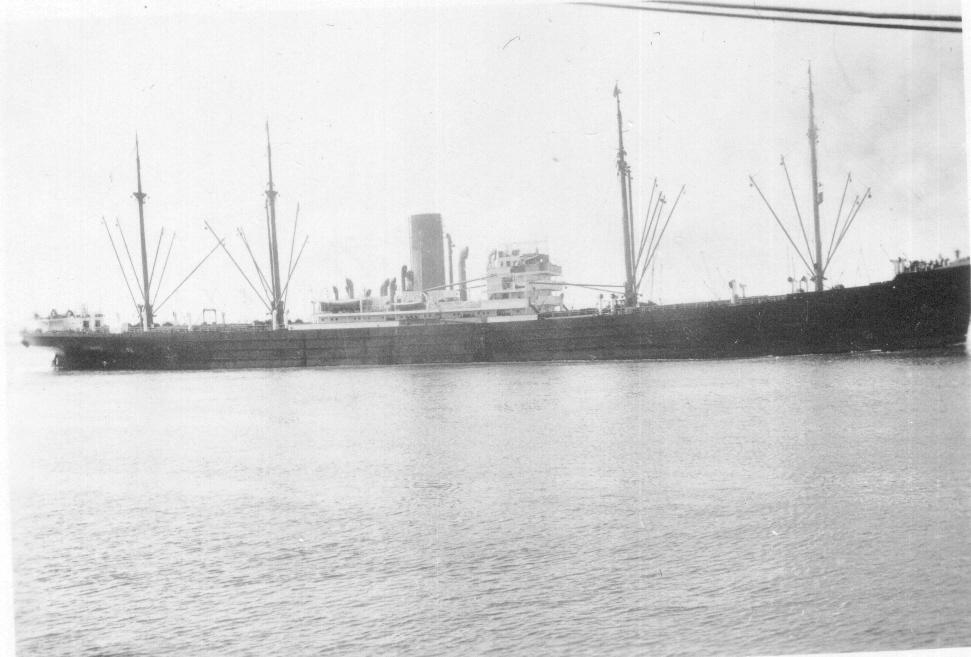 1929-30 General cargo vessel entering port