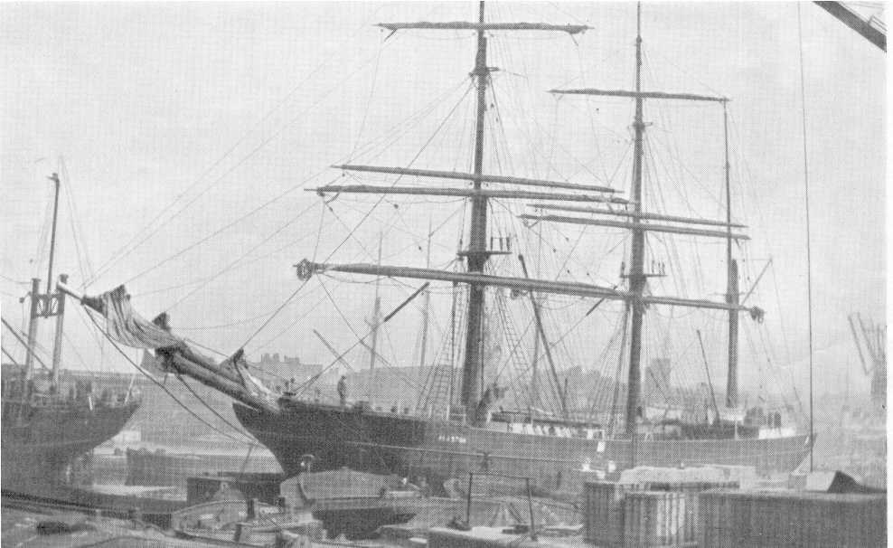 Barque in Regents Canal Dock