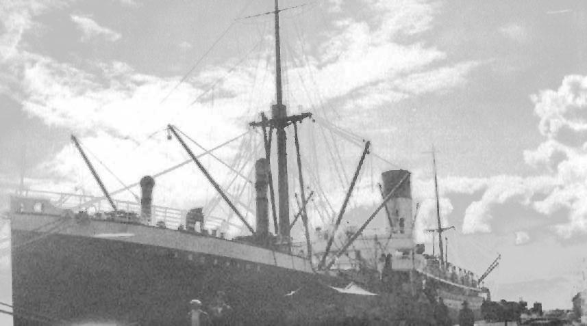 1927-28 general cargo vessel in port