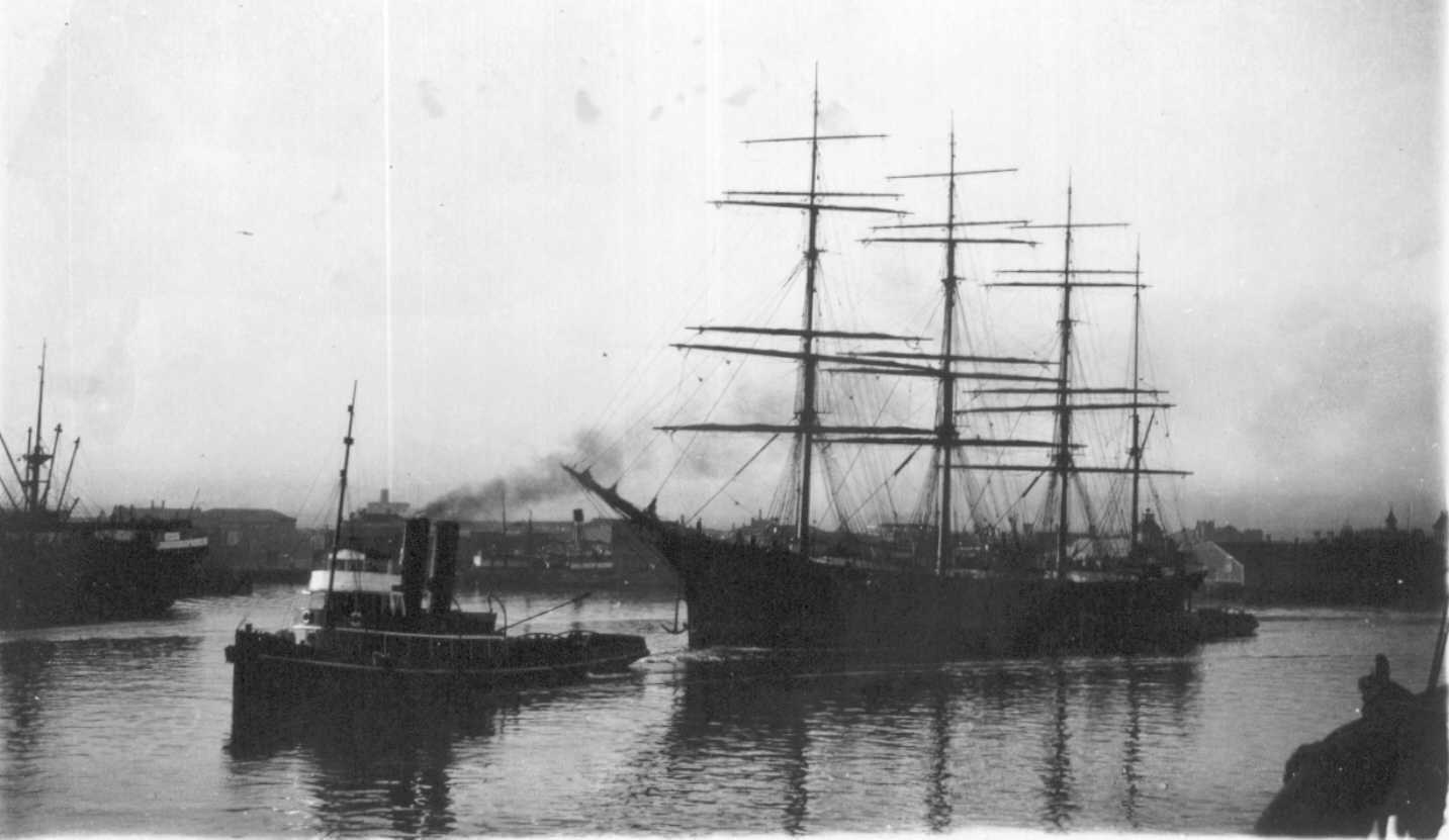 Passing out from Port Adelaide bound for Wallaroo to load grain in 1928.