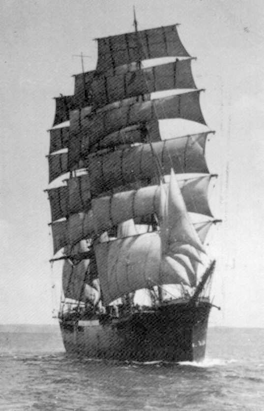 1911 Barque at sea.