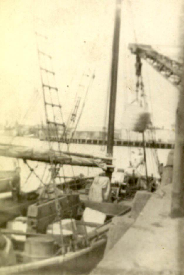 JOHN ROBB "Ketches of South Australia" by Ronald Parsons, describes "John Robb" as a lighter converted to a 2 masted ketch in 1933. Owned by WS & RE Murch. Wrecked in St Vincent's Gulf, April 24, 1954, following a collision with the tug 'Falcon' that was towing a