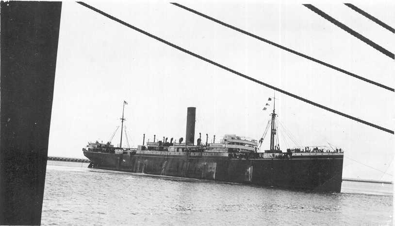 Passenger Liner "Pakeha", built in 1910 by Harland & Wolff - Belfast.  Owned By Shaw, Savill & Albion Co Ltd.
Official Number:  131759
Tonnage:  7899 gross, 5055 net
Dimensions:  length 477'5", breadth 63'1", draught 31'3"
Port Of Registry:  Southampt