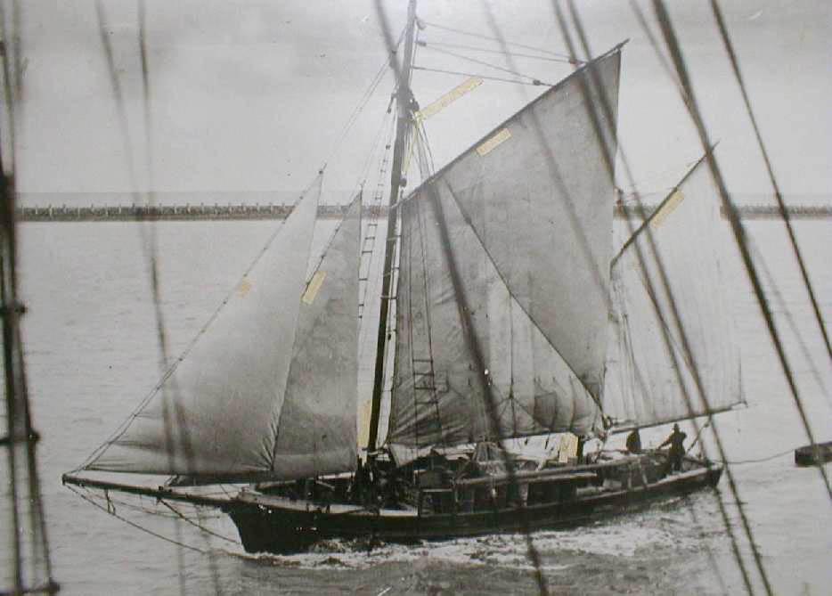 "Ketches of South Australia" by R Parsons describes "Hawthorn" as a wooden 2 masted ketch, formerly of Hobart, with 1 deck & round stern.  Built in 1875 in Franklin, Huon River, Tasmania, she was registered in Port Adelaide in Feb. 1876 by G. Foulis.  Own