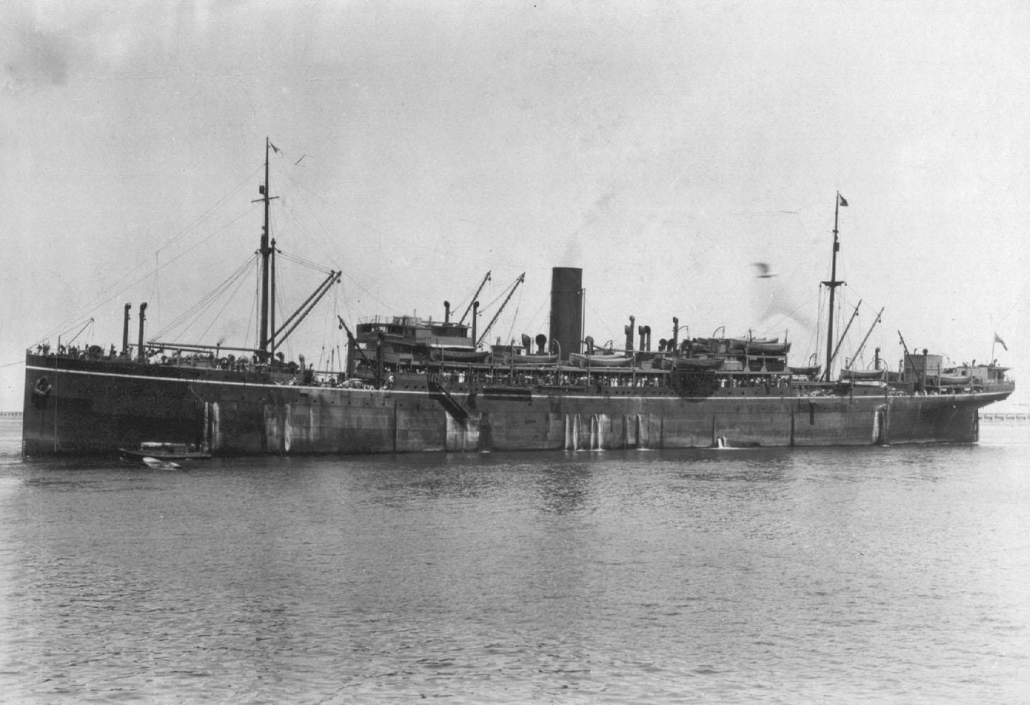 Passenger vessel "Beltana", built in 1912 by Caird & Co, Greenock, Scotland.
Base Port:  London
Tonnage:  11120 gross
Dimensions:  length 515', breadth 63', draught 28'
Motive Power:  Quadruple expansion engines (9000 IHP)
Screws:  twin
Service Spee