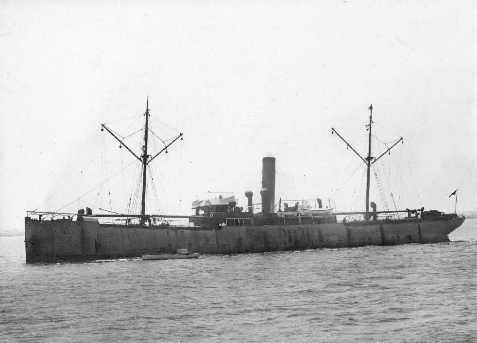 Freighter "Junee", built in 1907 at Glasgow, by Mackie & Thomson.
Official Number:  117426
Tonnage:  2218 gross
Dimensions:  length 301', breadth 42', draught 19'