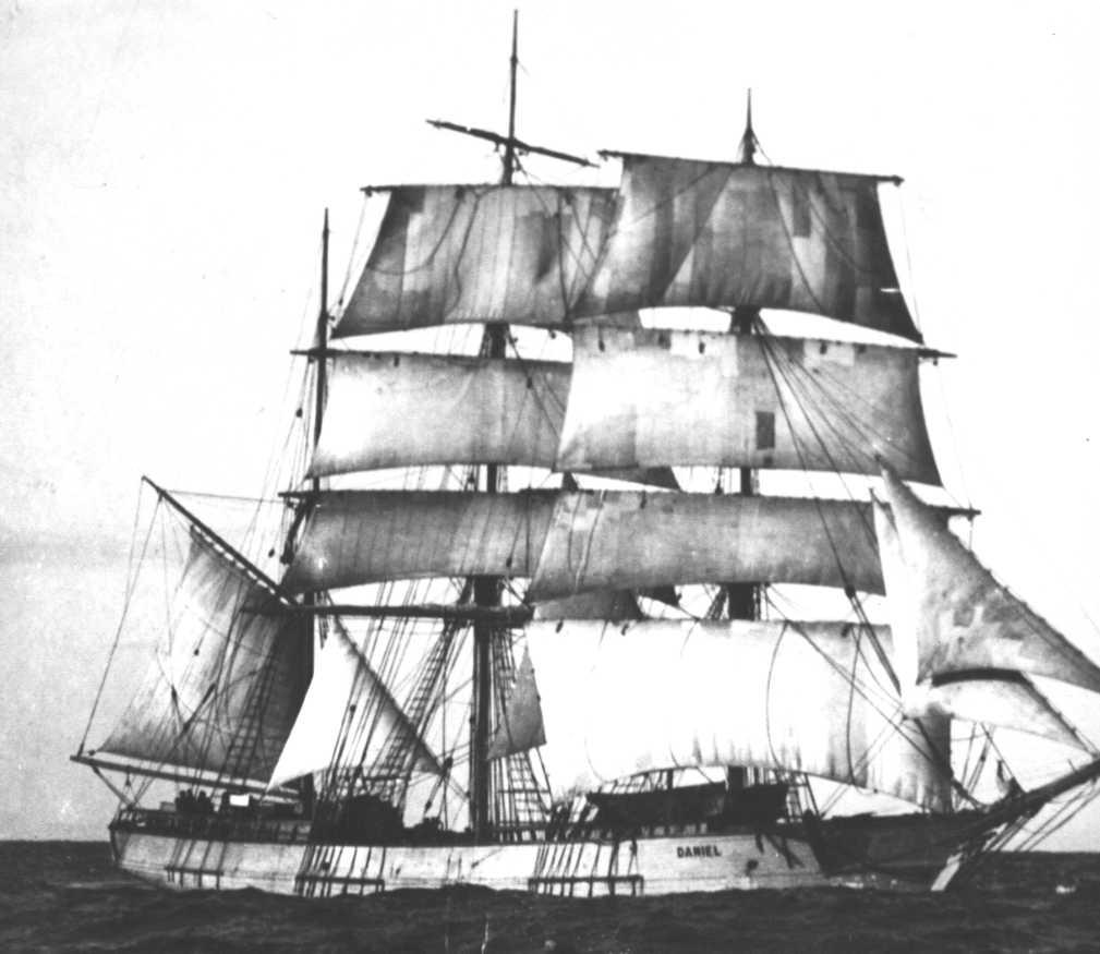 Three masted wooden Barque "Daniel", built in 1894 and sold to Australian owners in 1907 and reregistered in Sydney.  She took part in the Australian and New Zealand Timber trade until she was hulked in Sydney in about 1920.
Tonnage:  345 gross
Official