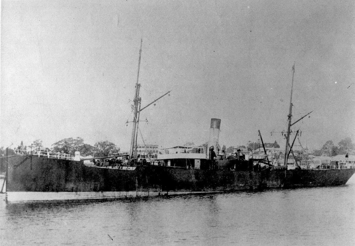 General cargo vessel "Ouraka", a steel screw steamship built by Russel & Co - Greenock in 1890 for the Adelaide Steamship Co Ltd.

Tonnage:  2637 gross, 1709 net
Diumensions:  length 300'3", breadth 41'2", draught 19'6"
Official Number:  89431
Port O