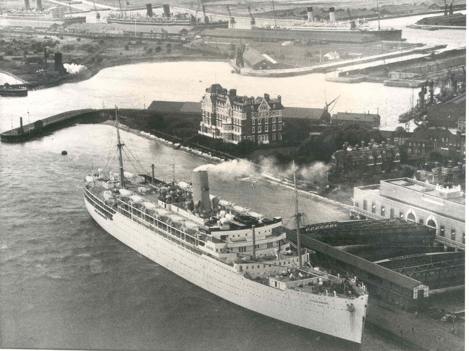 Built by Vickers-Armstrong Ltd, Barrow-In-Furness, England.  Launched on 4 April 1935 by the Duchess Of York and completed in September 1935, made her inaugural voyage on 27 September 1935 from London - Canary Islands.
Base Port - London
Gross Tonnage: 