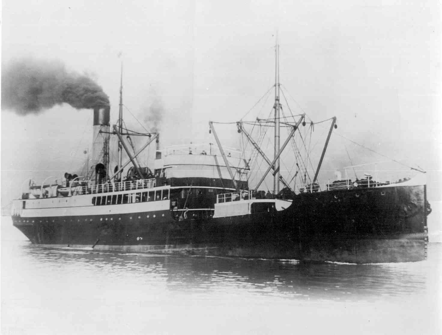 General cargo vessel S.S. "Paringa".  Built in 1908 by Scott of Kinghorn Ltd - Kinghorn.  Owned by Adelaide Steamship Company Ltd and lost en route to China on 26th December 1935.  "Paringa" together with "Rupara" and "Morialta" established the "Gulf Trip