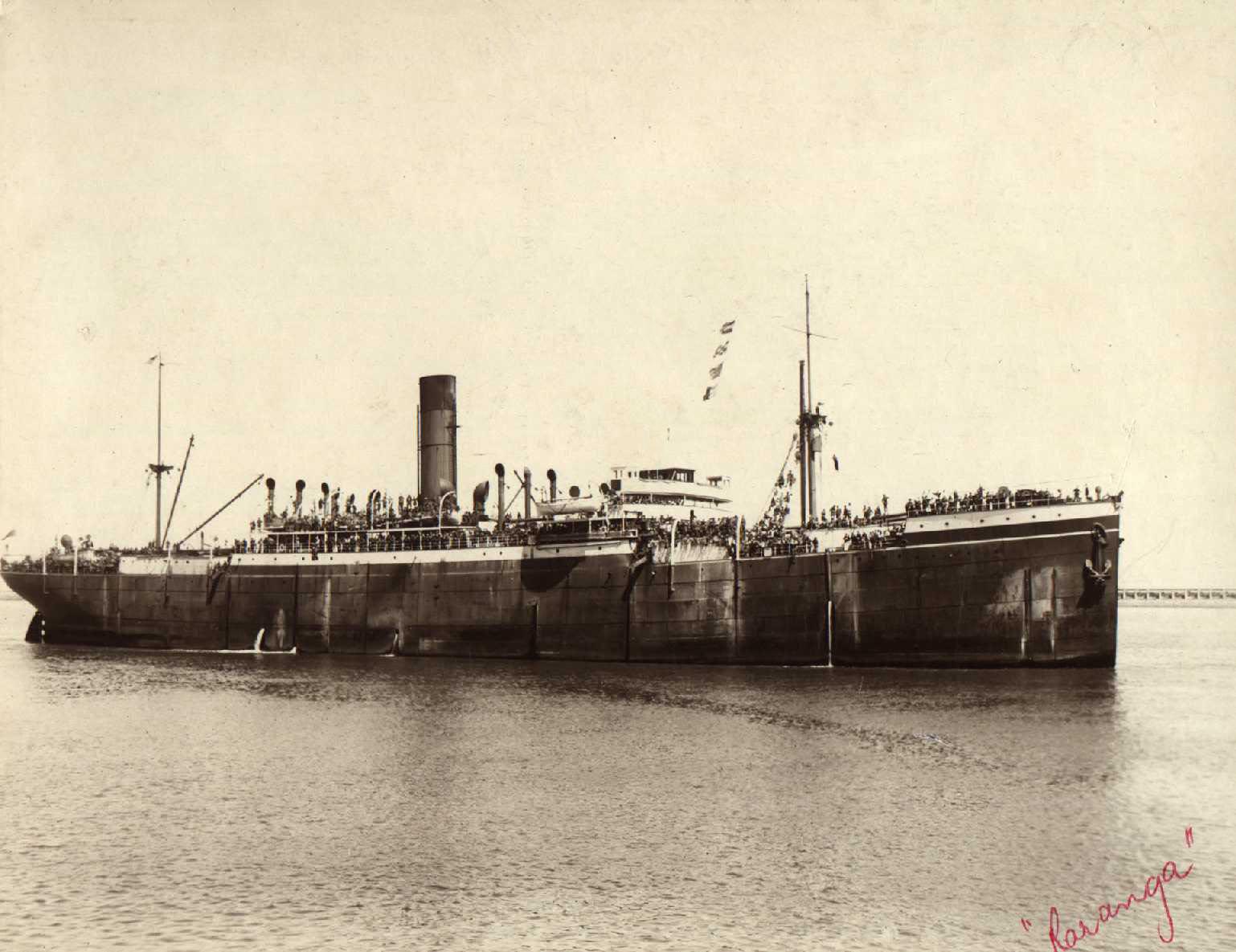 RARANGA Passenger cargo vessel "S.S. Raranga", built in 1916 at Newcastle by Armstrong Whitworth & Co for Shaw Savill & Albion Co Ltd. A Steel twin screw steamer.
Tonnage: 10.040 gross
Dimensions: length 478'0", breadth 63'2", draught 31'2"
Official Numbe