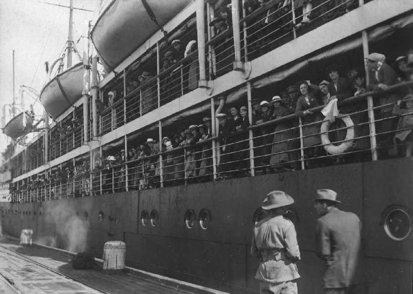 Passenger vessel "Orsova", built by John Brown & Co - Glasgow.  Launched on 7 - 11 - 1908 and completed in May 1909,  She took her inaugural voyage from London to Brisbane on 25 - 6 - 1909.

Base Port:  London
Tonnage:  12036 gross
Dimensions:  length