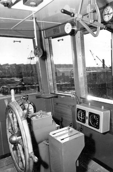 WILLARA Tug "Willara", built in 1962 by Adelaide Ship Construction Ltd. Owned by Waratah Tug & Salvage Co Pty Ltd.
Official Number: 316109
Tonnage: 242
Dimensions: length 105'10", breadth 28'2", draught 12'.5"
Port Of Registry: Sydney
Flag: British