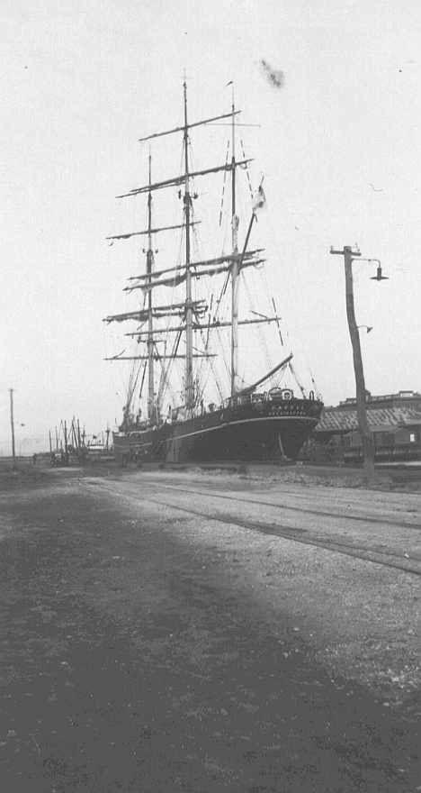 Steel Barque "Favell", built in 1895 by C Hill & Sons - Bristol.  Owned by Aktieb Finska, Skolskeppsrederiet.   Managed by Gunnar Rydman.

Tonnage:  1309 gross, 1247 net
Dimensions:  length 237'5", breadth 36'2", draught 21'3"
Port Of Registry:  Helsi