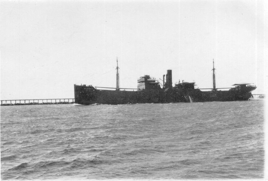 1921-22 Freighter under way