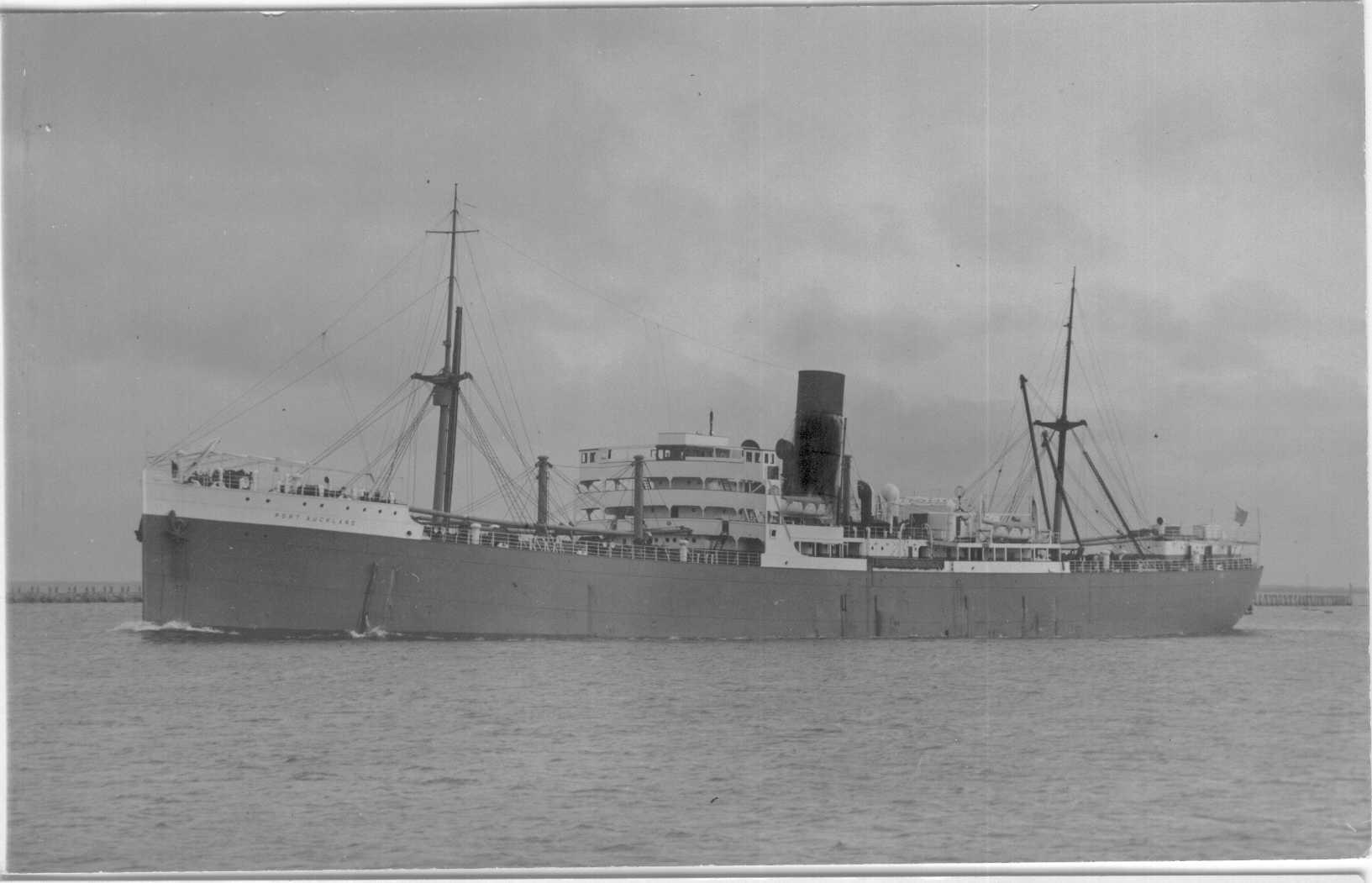 Refrigerated vessel under way