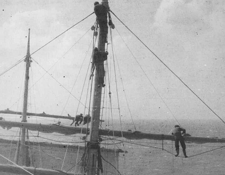 Barque - rigging a gaunt line on main mast