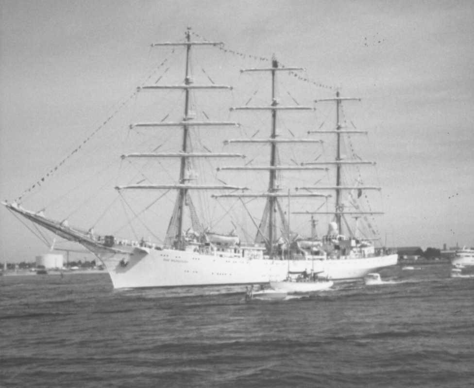 Entering Port Adelaide, 22/12/1987.
