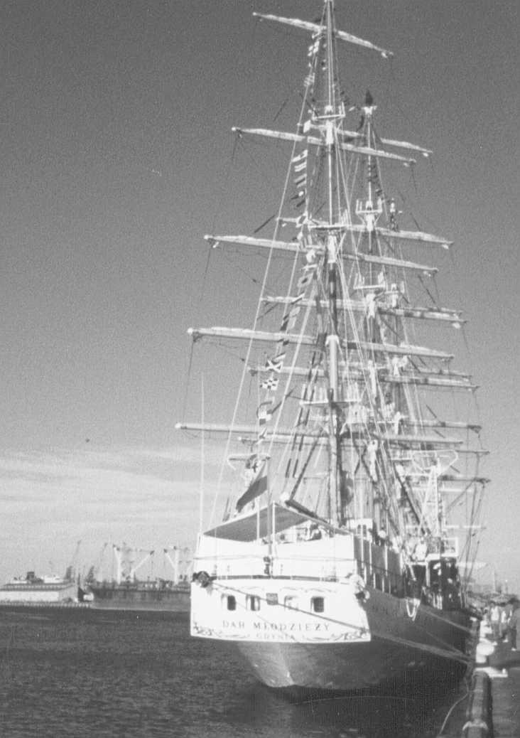 Entering Port Adelaide, 22/12/1987.