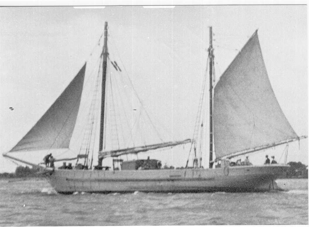 Ketch under way