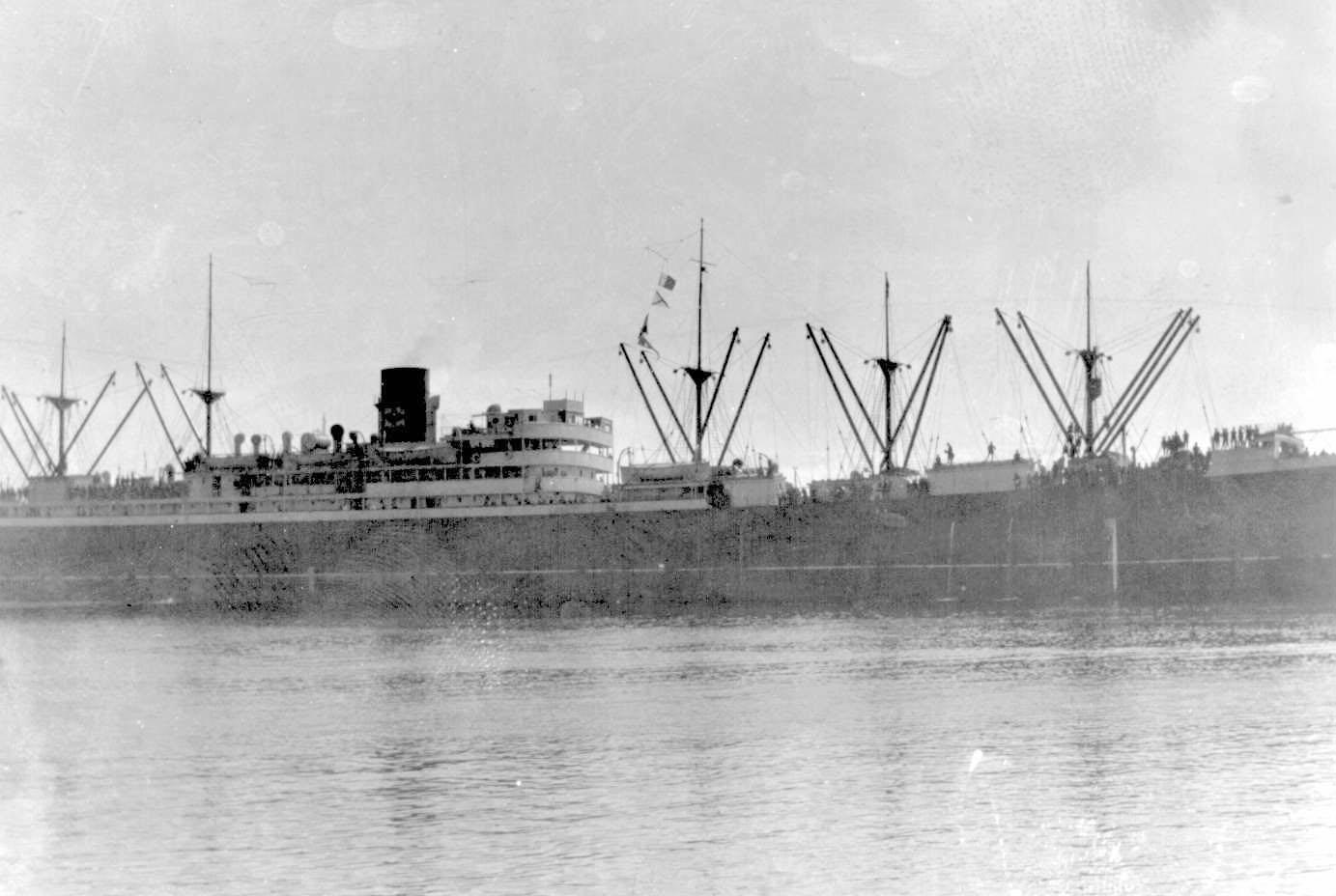 1911 Passenger vessel under way