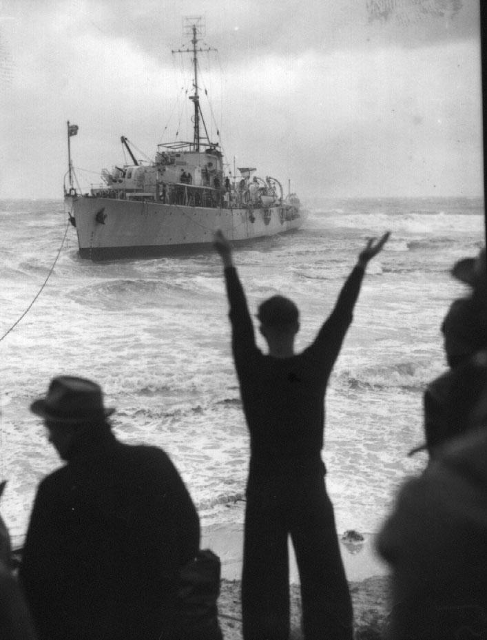 BARCOO H.M.A.S. Launched in 1943, after built by Cockatoo in 1942. "Barcoo" was an Australian River class frigate. Ran a triple expansion 2 shaft engine with a speed of 19-20 knots, and was armed with 2 4 inch and 10 20mm AA. After World War 2 Barcoo operated as a sur