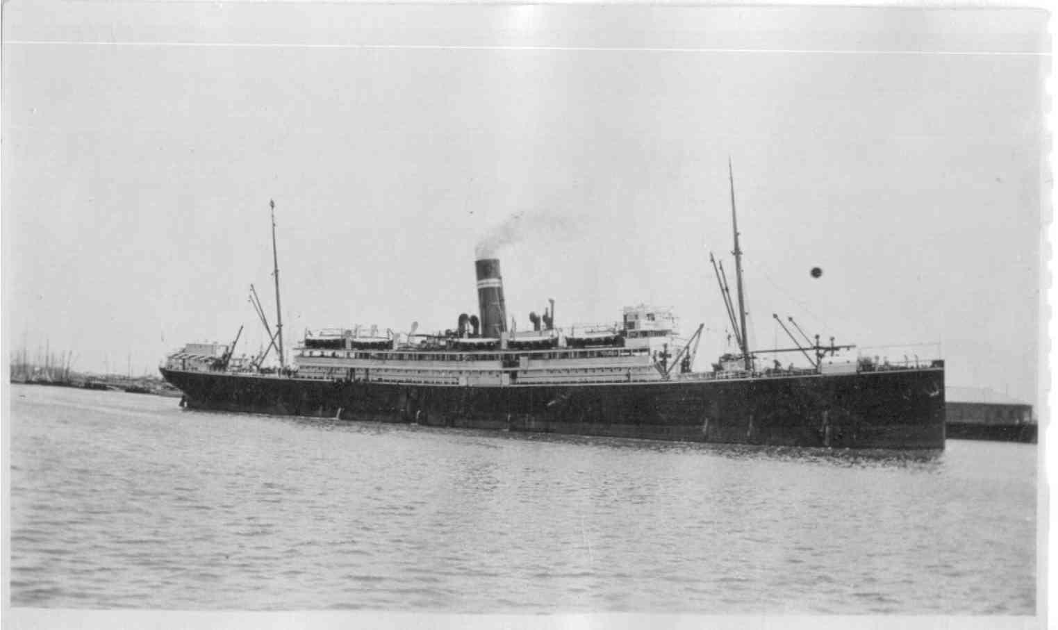 Passenger vessel under way 1907-08