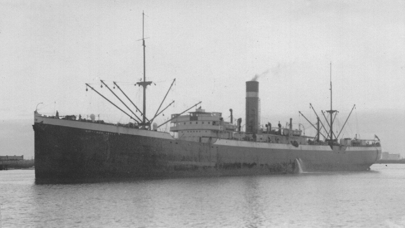 1915 general cargo vessel under way