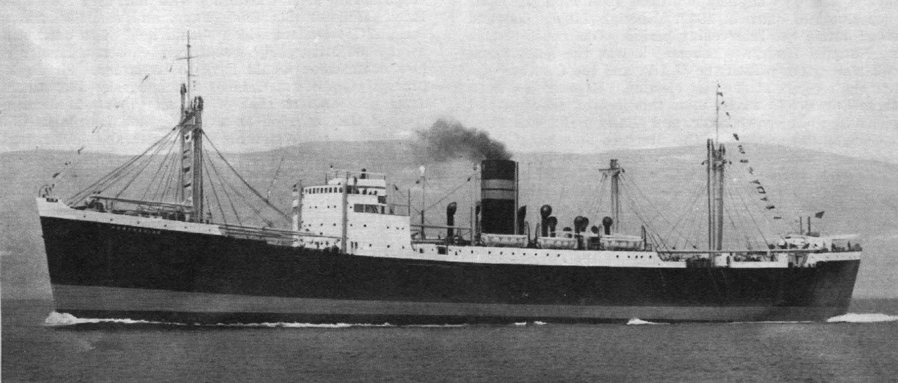 1936 refrigerated vessel under way