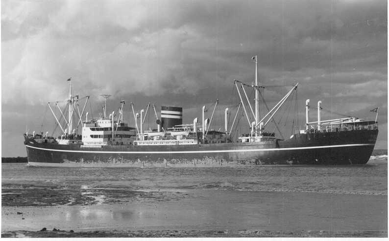 1975 Bulk carrier under way