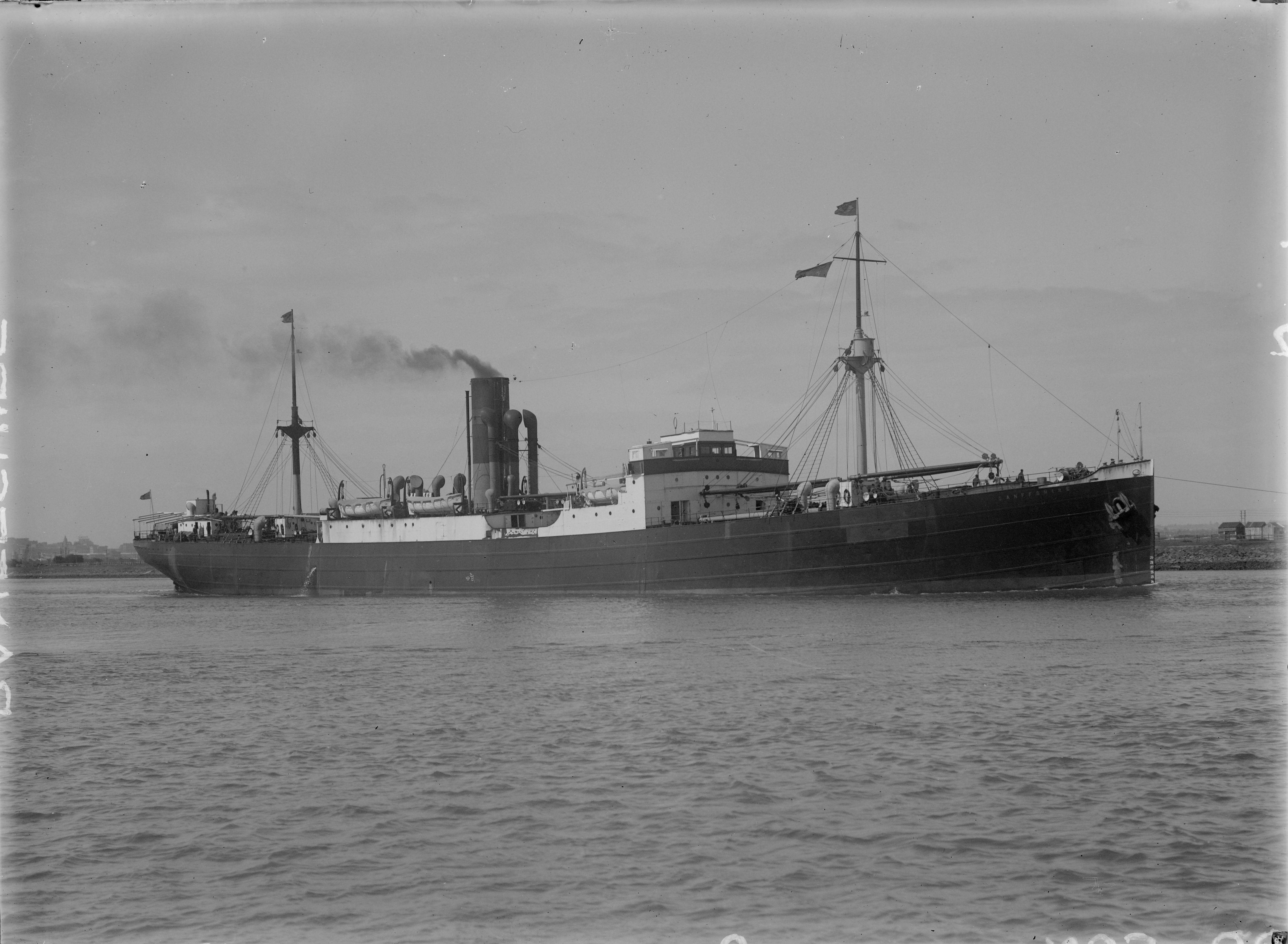 Image: Ship with two masts and centre funnel