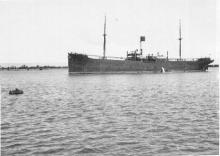 1914-15 General cargo vessel entering port