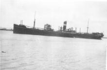 1925-26General cargo vessel entering port