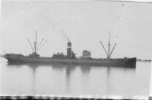 1927-28 General cargo vessel entering port